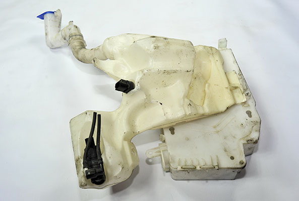 ford cıkma yedek mondeo 3 cam su bidonu